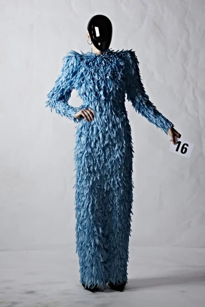 Look 16